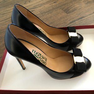 Salvatore Ferragamo Rilly Pump, Black, Size 7